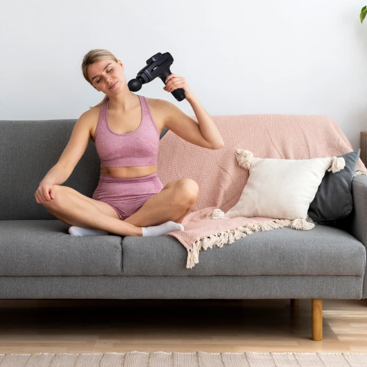 5905186125712_PISTOLET DO MASAŻU MOCNY MASAŻER DO PLECÓW CIAŁA MASSAGE GUN 100W + 12 KOŃCÓWEKv13.webp